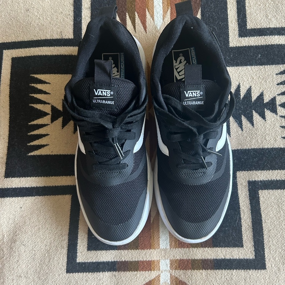 VANS UltraRange Rapidweld Shoe Size 12

Color: Black/White
